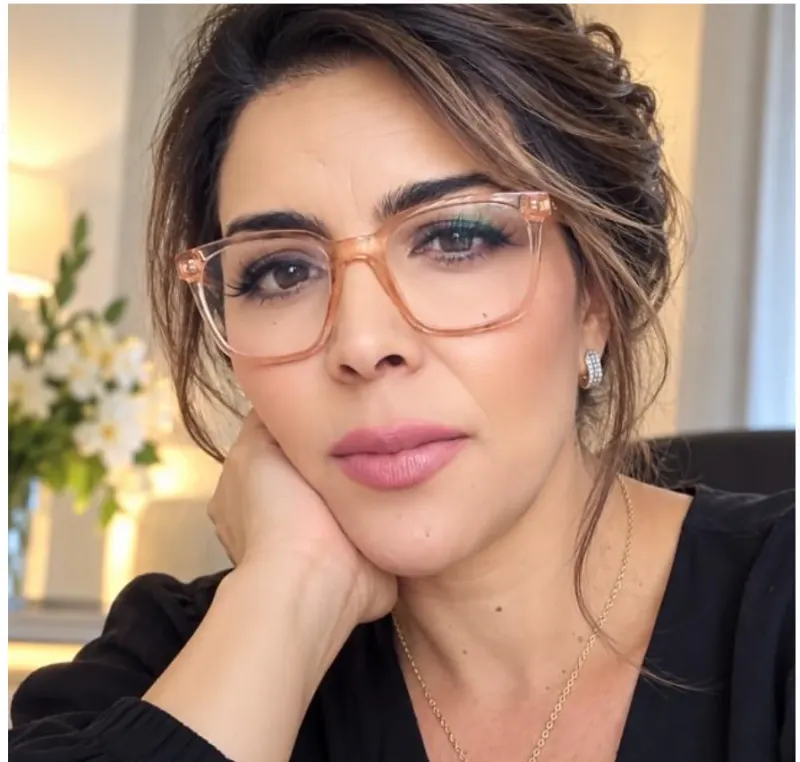 أحد عشر مجلدًا حوار متخيَّل مع الدكتور هاشم / مقال للكاتبة حياة الصالحي